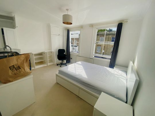5 Bedroom 4 Bathroom room1 - Photo 1