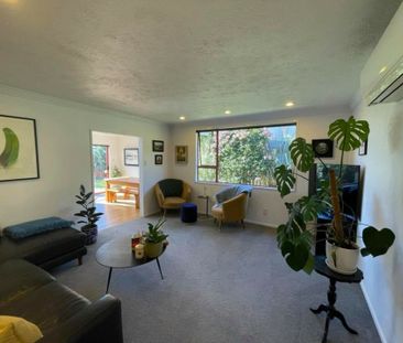 Where sun, style and privacy collide! - Photo 1