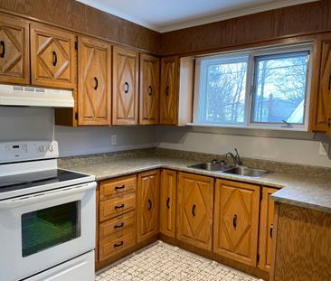 14 Thetis Place - $2200 Heat Included - Photo 5
