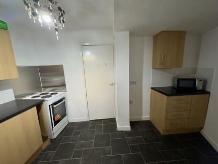 2 bedroom end of terrace house to rent - Photo 5