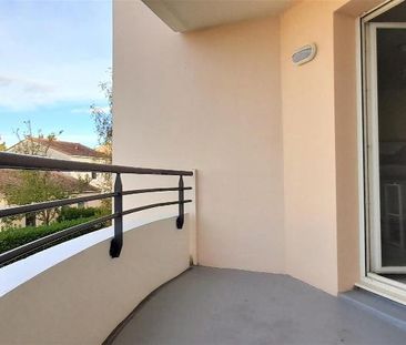 Location Appartement 2 pièces 48m² SURGERES 17700 - Photo 2