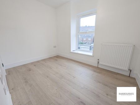 2 bedroom terraced house to rent - Photo 3