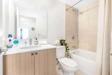 Condo Townhouse For Lease | S9055138 - Photo 3