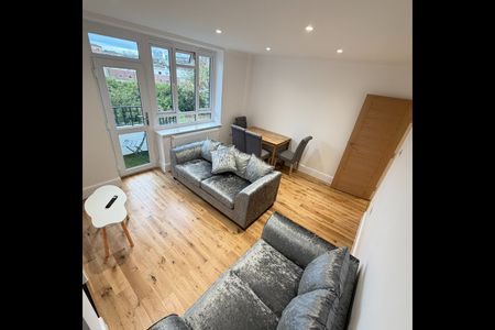 3 Bed Flat, Darlington House, SW8 - Photo 4