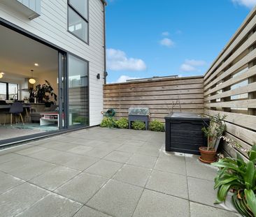 Welcome home to townhouse 3, 1 Elliott Street. - Photo 5