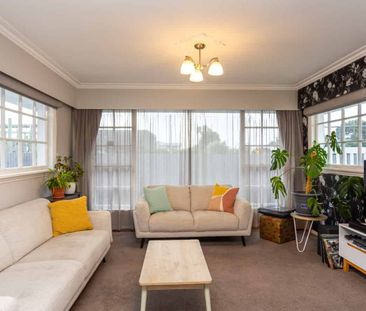 Lovely renovated 2-bedroom home in Beckenham! - Photo 2