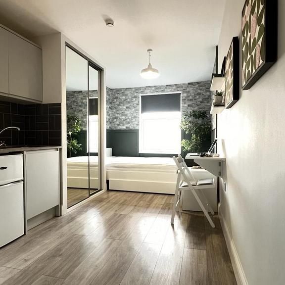 Studio to rent - Photo 1