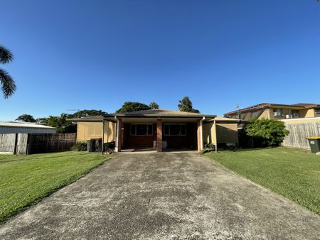 Two bedroom duplex in ideal location - Photo 2