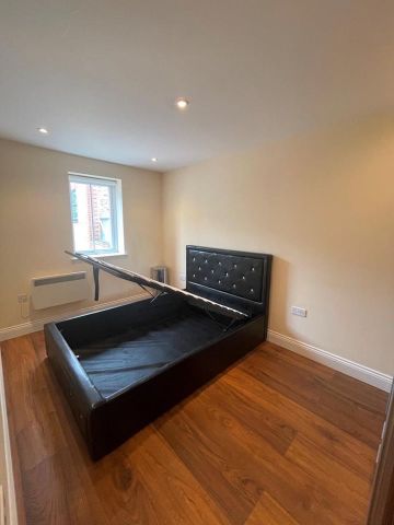 1 Bed Flat, The Mall, W5 - Photo 3