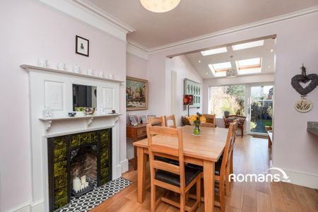 4 bedroom semi-detached house to rent - Photo 3