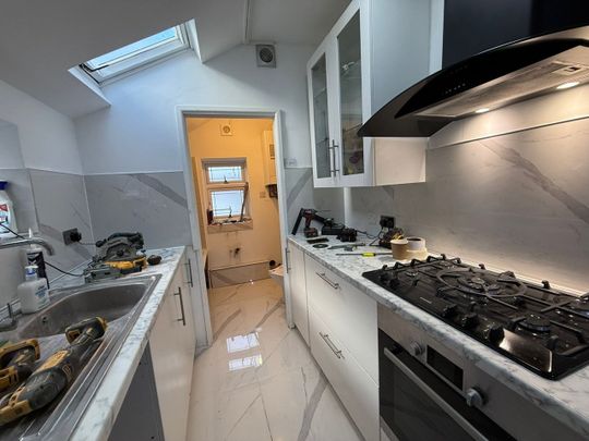2 Bed Flat, High Road, IG1 - Photo 1