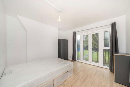 3 bedroom flat to rent - Photo 3
