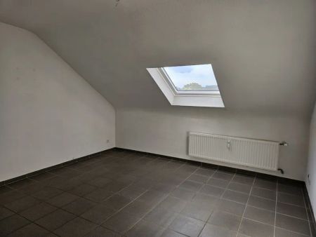 Moderne Dachgeschosswohnung in ruhiger Lage - Photo 2