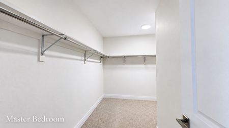 For Lease - 22 Upbound Court, East Gwillimbury, Ontario - Photo 2