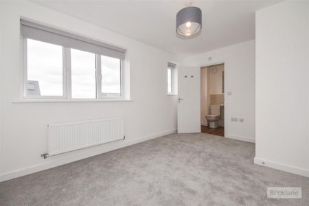 3 bed House To Let - Photo 4