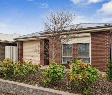 CONVENIENTLY LOCATED THREE BEDROOM HOME - Photo 5