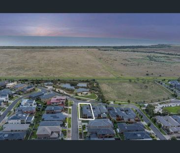 Beautiful Family Home - Photo 2