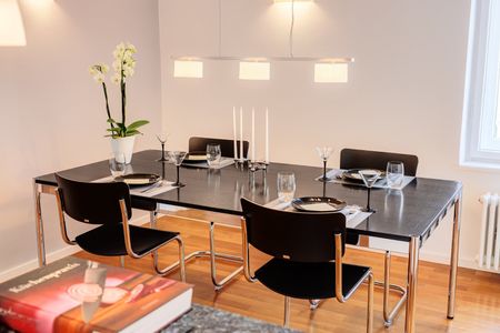 Living in a stately historic building in prime location - Photo 5