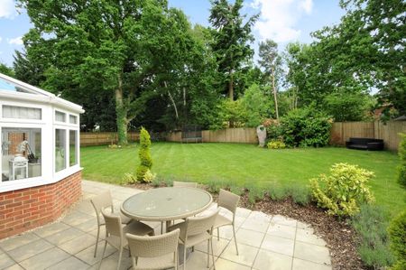 5 bedroom detached house to rent - Photo 2