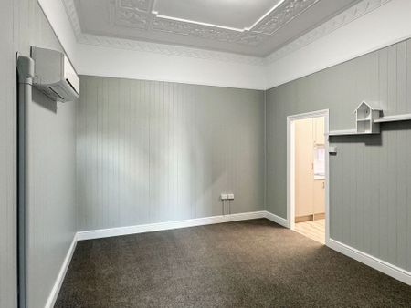 Renovated 2 Bedroom Unit - Close to Everything - Photo 2