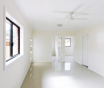 MODERN GRANNY FLAT WITH LOCK UP GARAGE !!! - Photo 5