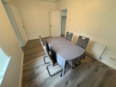 30 Ebor Drive, Belfast BT12 6NL - Photo 2