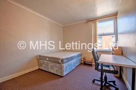 4 Bedroom End Terraced House for rent in Harold View - Photo 3