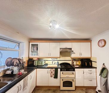 2 bedroom mid-terrace to rent Wychbold Crescent, B33 - Photo 3