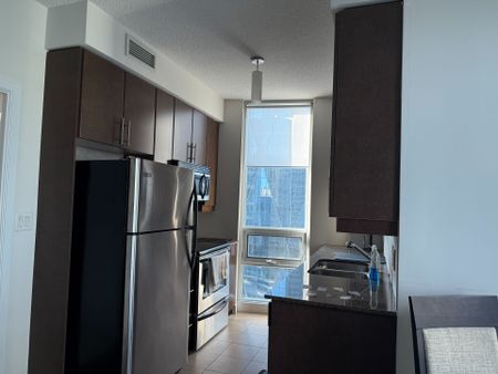 For Lease - 18 Harbour Street Unit# 2105, Toronto, Ontario - Photo 2