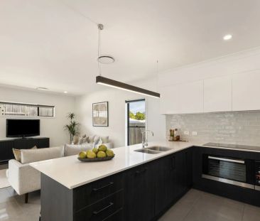 SINGLE LEVEL FAMILY HOME - Photo 6