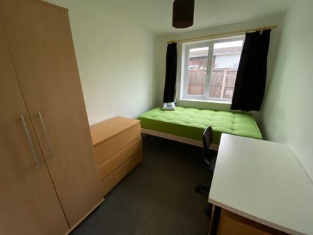 5 bedroom detached house to rent - Photo 5