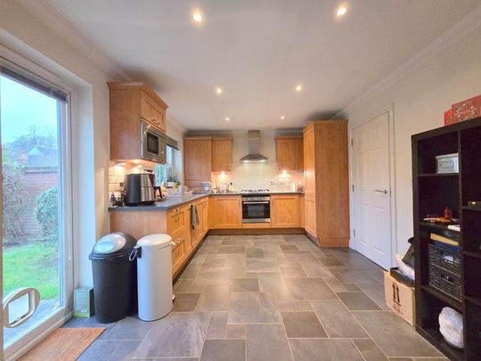 4 bedroom semi-detached house to rent - Photo 1