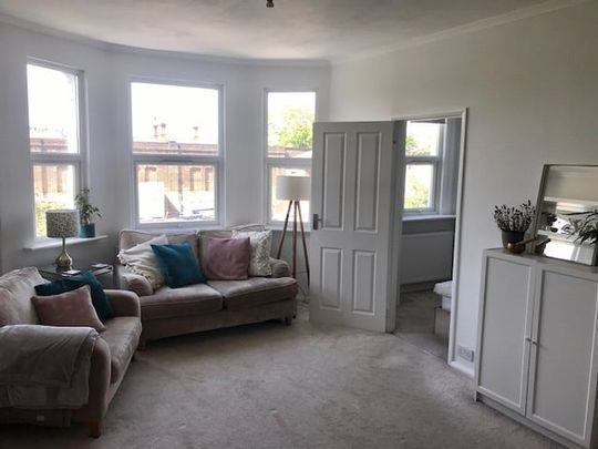 2 Bed Flat, Avenue Park Road, SE27 - Photo 1