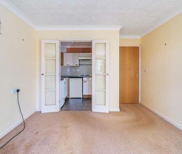 Surbiton, Surrey, KT6 - Photo 5