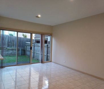 2/35 Angus Drive, Glen Waverley - Photo 5
