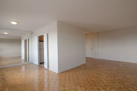 Condo for rent, Montréal (Ville-Marie) - Photo 2