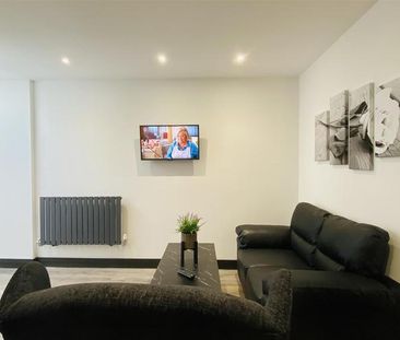 6 bedroom house to rent - Photo 1