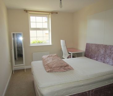 2 bed Apartment - To Let - Photo 4