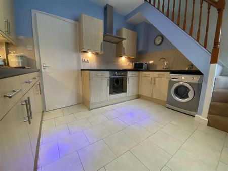 2 bedroom terraced house to rent - Photo 4