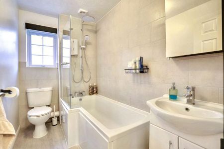 2 bedroom end of terrace house to rent - Photo 5