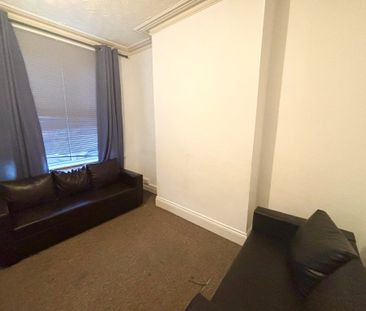 Howe Street - Photo 1