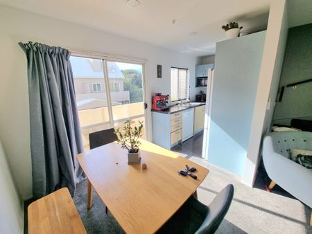 Contemporary Living and Urban Style - Photo 4