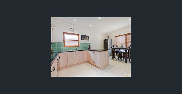 3 bedroom home ideally located within a short walk of the beach - Photo 1