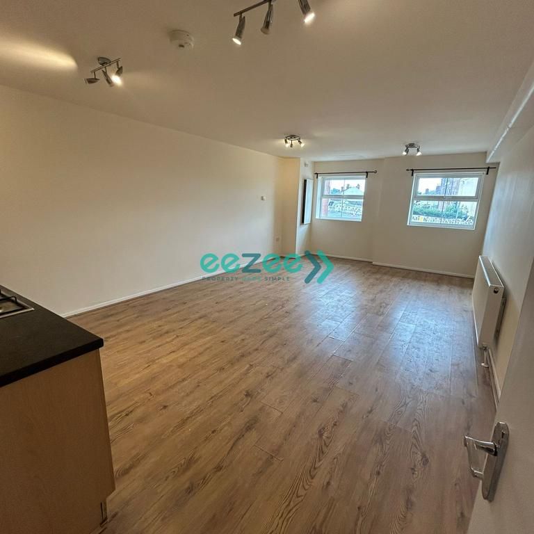 1 bedroom ground floor flat to rent - Photo 1