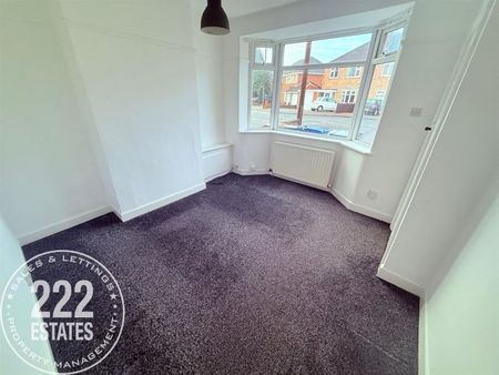 Ullswater Road - Stockport - SK1 - Photo 2