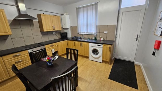 1 bed House Share - To Let - Photo 1