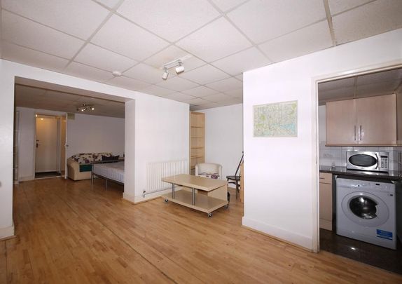 Studio to rent - Photo 1