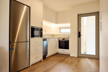 Neat and Tidy 2 Bed in Mt Wellington - Photo 2