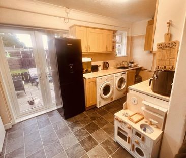 3 bedroom semi-detached house to rent - Photo 5