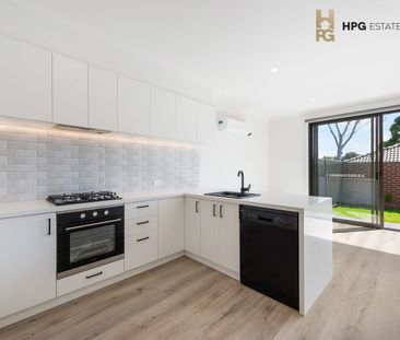 FAMILY LIVING - Photo 3